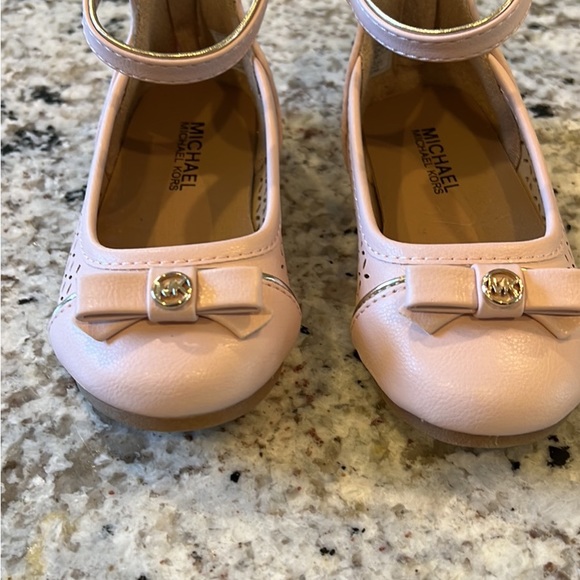 Girls Michael Kors Pink Flats - Picture 1 of 4